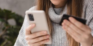 El derecho del consumidor a desistir de un abono suscrito a distancia, inicialmente gratuito y que se prorroga automáticamente, se garantiza una sola vez