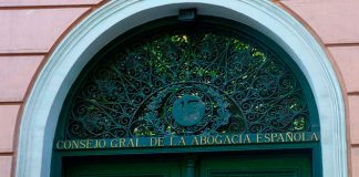 La Abogacía rechaza la obligación de llevar distintivos en los juzgados de violencia de género de Bilbao