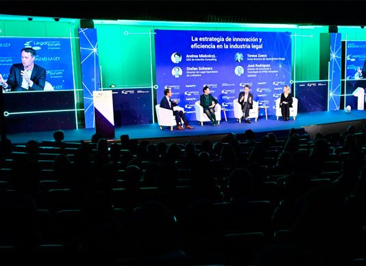 Cómo subirse a la ola de la Inteligencia Artificial sin perder el timón