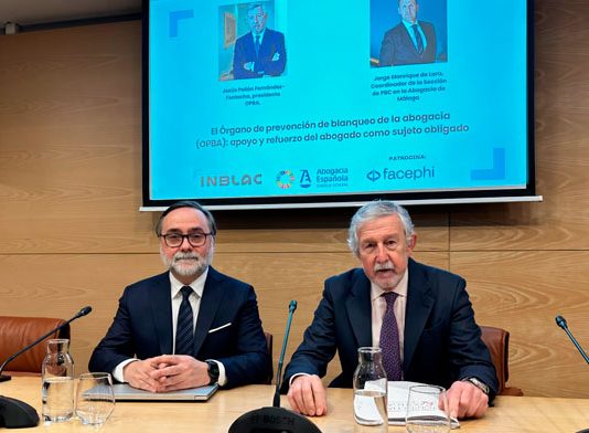 La Abogacía defiende la creación del Órgano Centralizado de Prevención de Blanqueo de Capitales de la Abogacía Francisco Bonatti, presidente del Instituto de Expertos Externos en Prevención del Blanqueo de Capitales y Financiación del Terrorismo y Jesús Pellón, presidente del Órgano de Prevención de Blanqueo de la Abogacía.