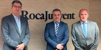 RocaJunyent refuerza su equipo de Derecho Laboral con la incorporación de Albert Martínez en Girona Joan Roca, presidente ejecutivo de Rocajunyent, Albert Martínez, nuevo socio del equipo de Derecho Laboral en Girona, y Josep Pujolràs, responsable de la oficina de Girona.