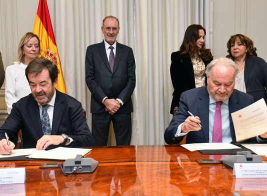 El CGPJ y el Consejo General de los Procuradores firman un convenio marco que mejore la eficacia de los tribunales y la calidad del ejercicio de la procura