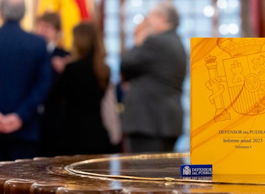 El Defensor del Pueblo matiza, a instancias del CGAE, que las dilaciones indebidas de algunos letrados no son una conducta generalizada