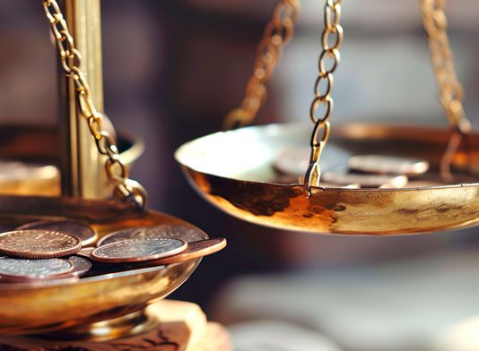 Los salarios de los abogados suben en todas las categorías a nivel sectorial en 2023, pero menos que en 2022