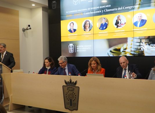 Especialistas en derecho bancario reivindican el secreto profesional de los abogados que prestan servicio a las entidades financieras