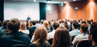 La presentación de ponentes en un evento