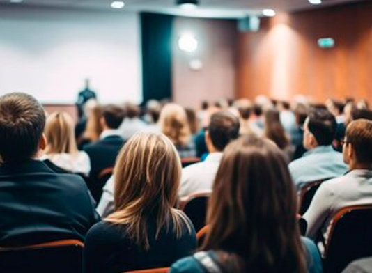 La presentación de ponentes en un evento