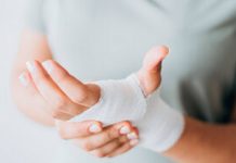 Condenada una mutua por las secuelas de una trabajadora a raíz de una herida punzante en una mano