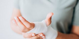 Condenada una mutua por las secuelas de una trabajadora a raíz de una herida punzante en una mano