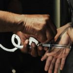 Un acusado de arrancar de un mordisco parte de la oreja a un hombre acepta 1 año y 6 meses de prisión