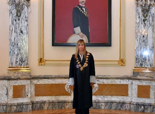 La presidenta del Tribunal Supremo pide a los futuros jueces que exijan respeto a sus decisiones
