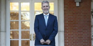 El Gobierno lleva al TC la ley de medidas fiscales de La Rioja y el protocolo de menores migrantes aprobado por Canarias