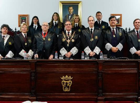 El Colegio de Abogados de Granada honra a su patrona con la bienvenida de 30 nuevos letrados