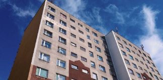 El Tribunal Supremo avala que un administrador colocara carteles con información “veraz” sobre un inquilino desahuciado que quería alquilar otro piso en la misma urbanización