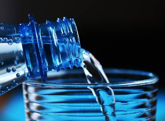 El TSPJV considera procedente el despido de una trabajadora que puso lejía en una botella de agua con su nombre para “escarmentar” al compañero que bebiera de ella