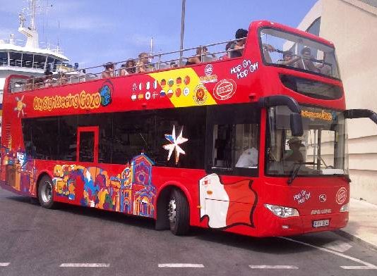 El Supremo fija que el servicio de los autobuses turísticos está sujeto a la autorización de los ayuntamientos
