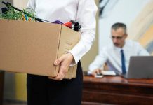 ¿Es válida la notificación de un despido objetivo realizada por correo electrónico certificado si no consta que la dirección utilizada perteneciera a la trabajadora ni que ese medio fuera el canal habitual de comunicación entre las partes?