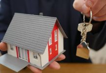 Condenada a dos años y un mes de cárcel por alquilar en Wallapop un piso ‘okupado’ por su hijo