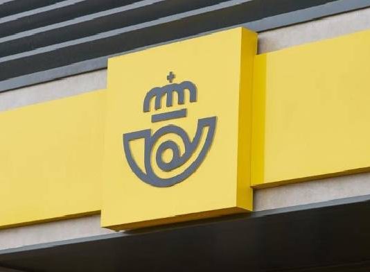 Un juzgado de Lugo condena a Correos a reconocer una subida salarial denegada a una empleada de baja por maternidad