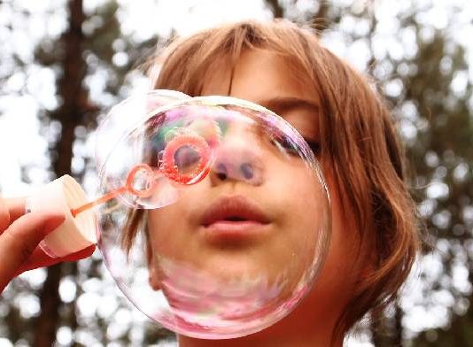 Aumentan la pensión de alimentos de un padre a su hija por la «opacidad» en la situación económica del progenitor
