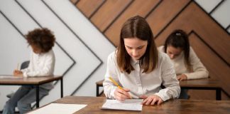 El TSJCV reconoce el derecho de los alumnos de la Comunitat Valenciana a examinarse en las dos lenguas cooficiales