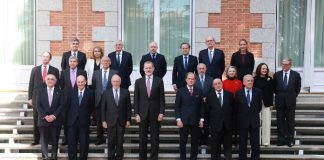 El Rey recibe a los autores de la obra “Felipe VI: una década de reinado”