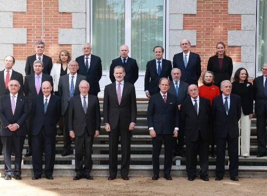 El Rey recibe a los autores de la obra “Felipe VI: una década de reinado”