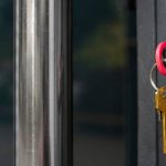 El Constitucional ampara a una mujer que compró una casa ‘okupada’