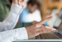 Prisión por suplantar la identidad en el teórico de conducir