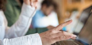 Prisión por suplantar la identidad en el teórico de conducir