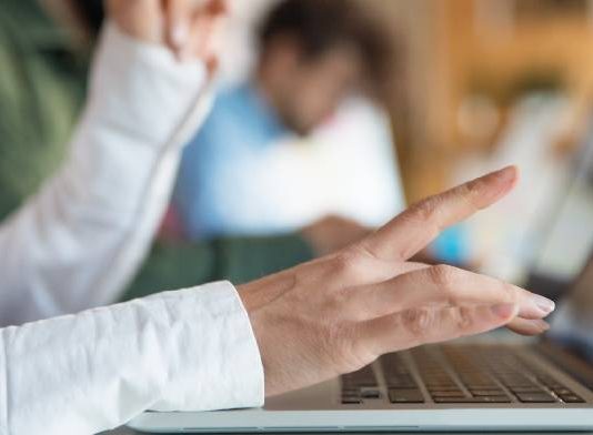La justicia digital suspende el primer examen de la abogacía: seis de cada diez profesionales afirman que apenas agiliza o incluso dificulta los procedimientos