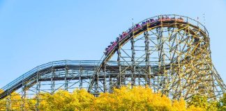 ¿Es legal la cláusula que impide el acceso a los parques de atracciones y salas de cine? Resolución del caso contra el Parque Warner