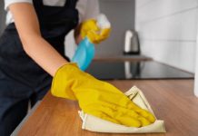 Conceden dos años de paro a una empleada del hogar y dos indemnizaciones, de 15.000 y 1.800 euros, por discriminación por razón de sexo