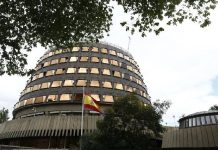 El TC anula una reforma de Ayuso que dificultaba que asociaciones participaran en causas penales por «LGTBIfobia»