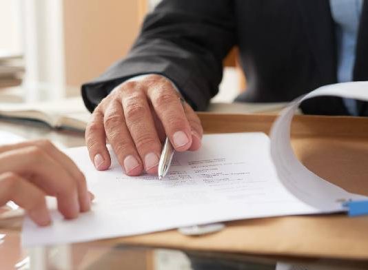 Sucesión de empresas: la deuda que sigue al negocio