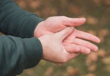 Condenado un padre que se opuso y retrasó el tratamiento contra un tumor cancerígeno de su hijo, que falleció