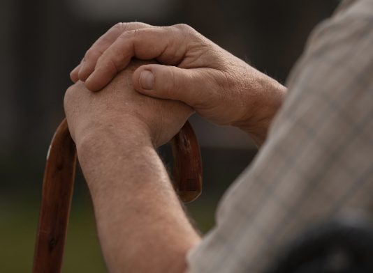 Cinco claves jurídicas para prevenir las estafas digitales en personas mayores