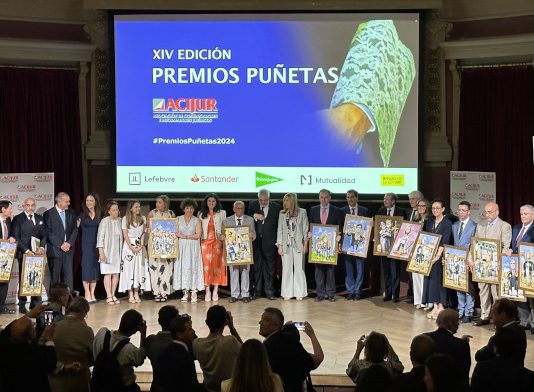 El magistrado Antonio del Moral recibe el Premio ‘Puñetas de Oro’ de ACIJUR, y el perjuicio en el orden del Derecho Internacional, Premio ‘Vete a Hacer Puñetas’