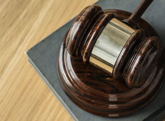 Las comunidades de propietarios no pueden ser titulares de concesiones sobre el dominio público marítimo-terrestre