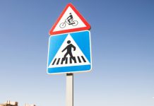 El Gobierno actualiza el catálogo de señales de tráfico que elimina las connotaciones de género