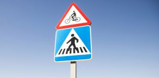 El Gobierno actualiza el catálogo de señales de tráfico que elimina las connotaciones de género