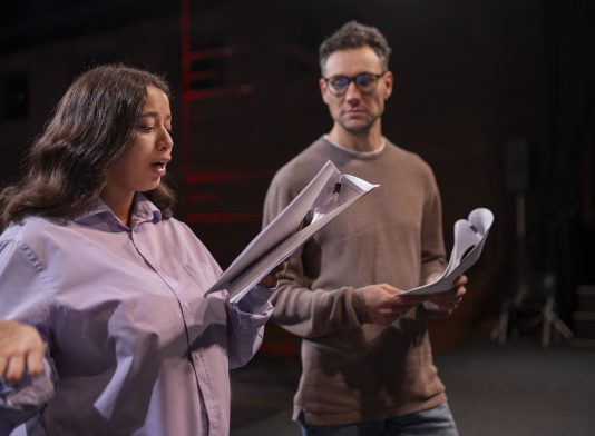 ¿Somos dueños de nuestra voz? La amenaza que la inteligencia artificial supone para los profesionales del doblaje