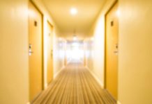 El TS dice que instalar una cámara en la mirilla sin razones de seguridad es desproporcionado y afecta a la intimidad