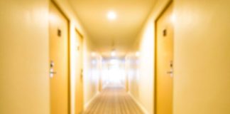 El TS dice que instalar una cámara en la mirilla sin razones de seguridad es desproporcionado y afecta a la intimidad