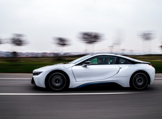 El tesla “auto pilot” y los modelos de responsabilidad penal sobre los sistemas con inteligencia artificial integrados