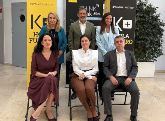 Explotar la inteligencia artificial sin pisar minas legales: empresas y bufetes buscan fórmulas para ser más eficientes