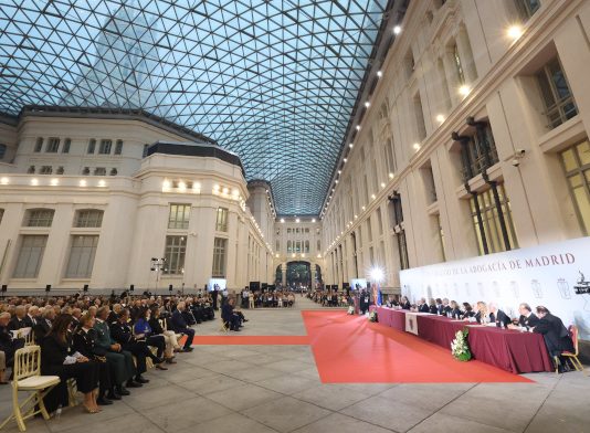 El ICAM reconoce la trayectoria de más de 400 letrados y entrega su medalla de honor a tres figuras clave de la abogacía y del mundo jurídico