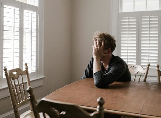 Laboralistas reclaman un control más riguroso y la gestión personalizada de las bajas médicas para frenar el absentismo laboral