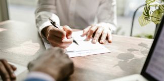 El TSJ de Murcia reconoce una indemnización a una trabajadora por el incumplimiento de una oferta laboral