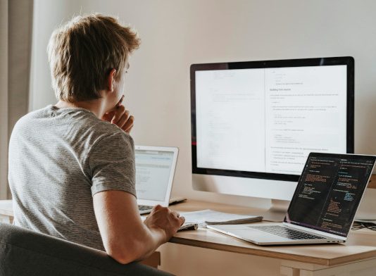 Un tercio de la generación Z pregunta antes a la IA que a su jefe